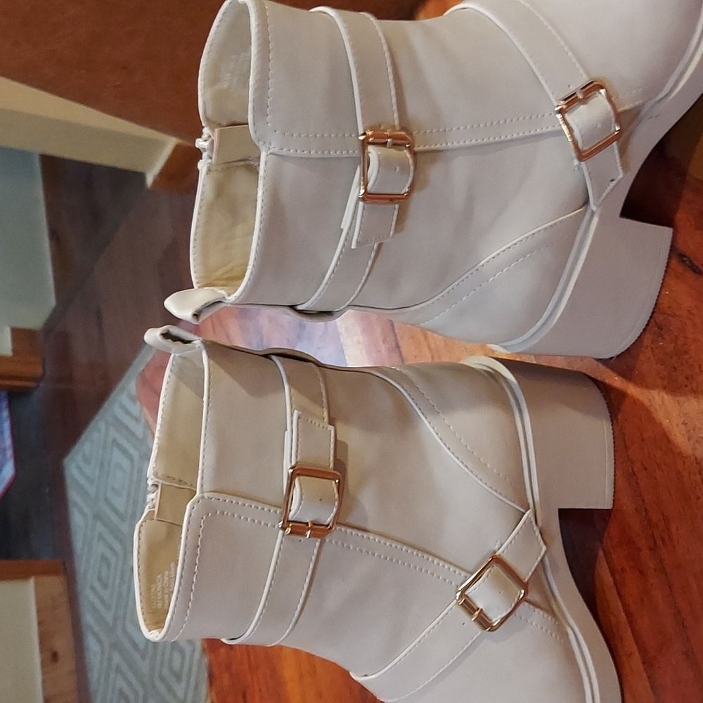 Women's Cream Ankle Boots - Picture 4 of 6